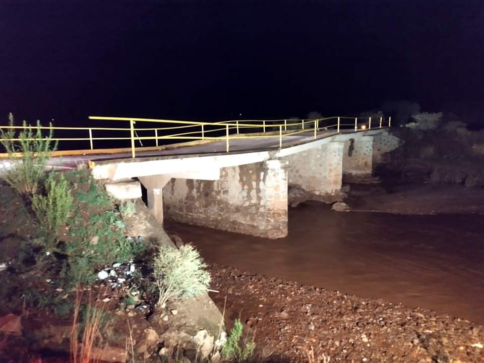 En peligro, puente de Morones