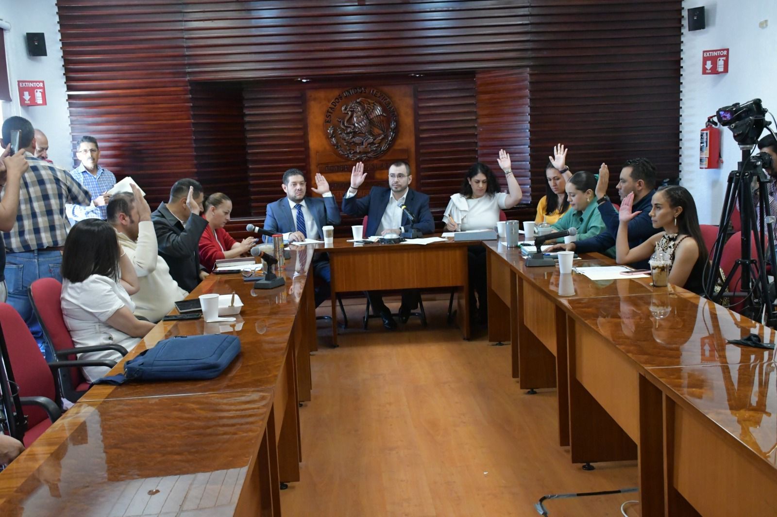 Se pronuncian diputados por fin del conflicto minero