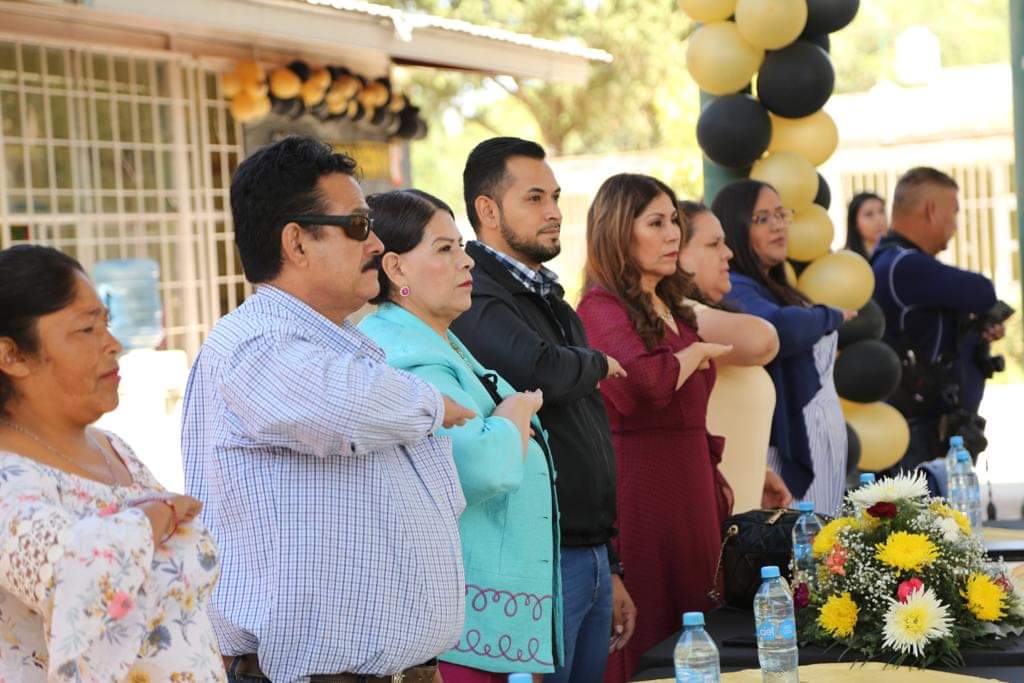 Apadrina Hassan Garduño a estudiantes de primaria