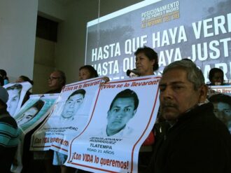 Padres de los 43 normalistas de Ayotzinapa solicitan reunión con AMLO; “No nos falle”, advierten