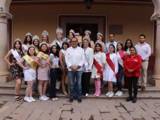 Simpáticas jóvenes visitan y conocen Sombrerete