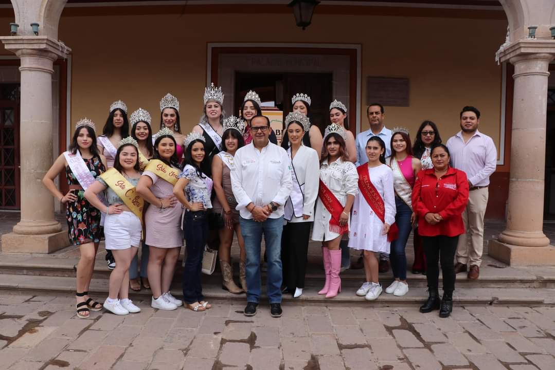 Simpáticas jóvenes visitan y conocen Sombrerete