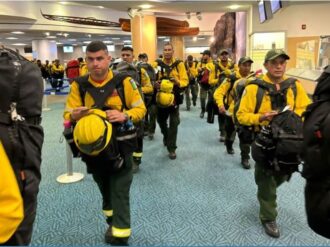 Salen otros 100 mexicanos a Canadá para apoyar combate a incendios forestales