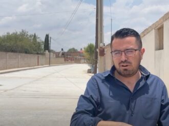 Pavimentan calle en Estancia de Animas 