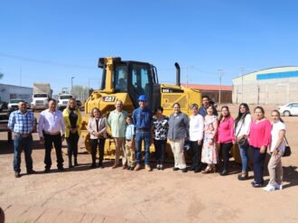 Entrega el alcalde de Calera maquinaria a distintos departamentos 