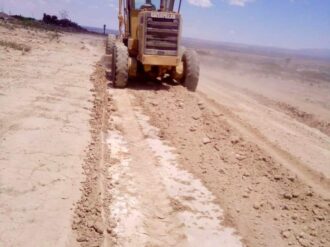 Dan mantenimiento a caminos rurales