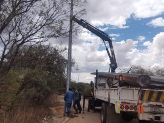 Rehabilitan red eléctrica en San Antonio del Ciprés