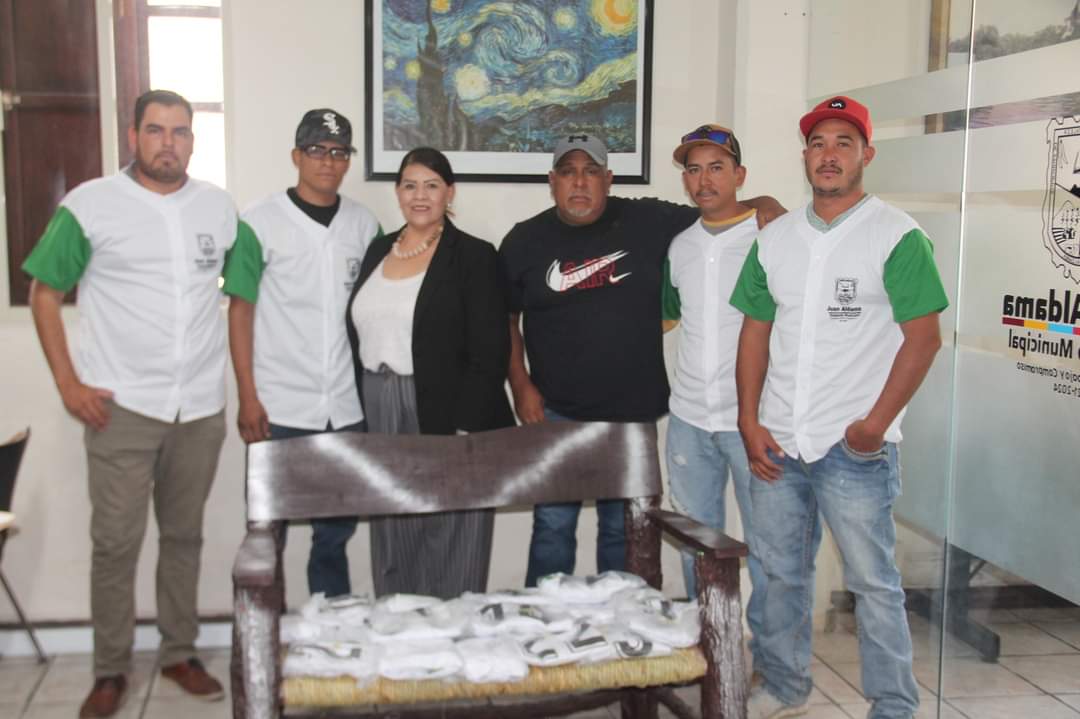 Entregan camisolas a Los Cerveceros