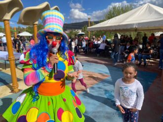 Apapachan a hijos de trabajadores de salud con convivencia infantil