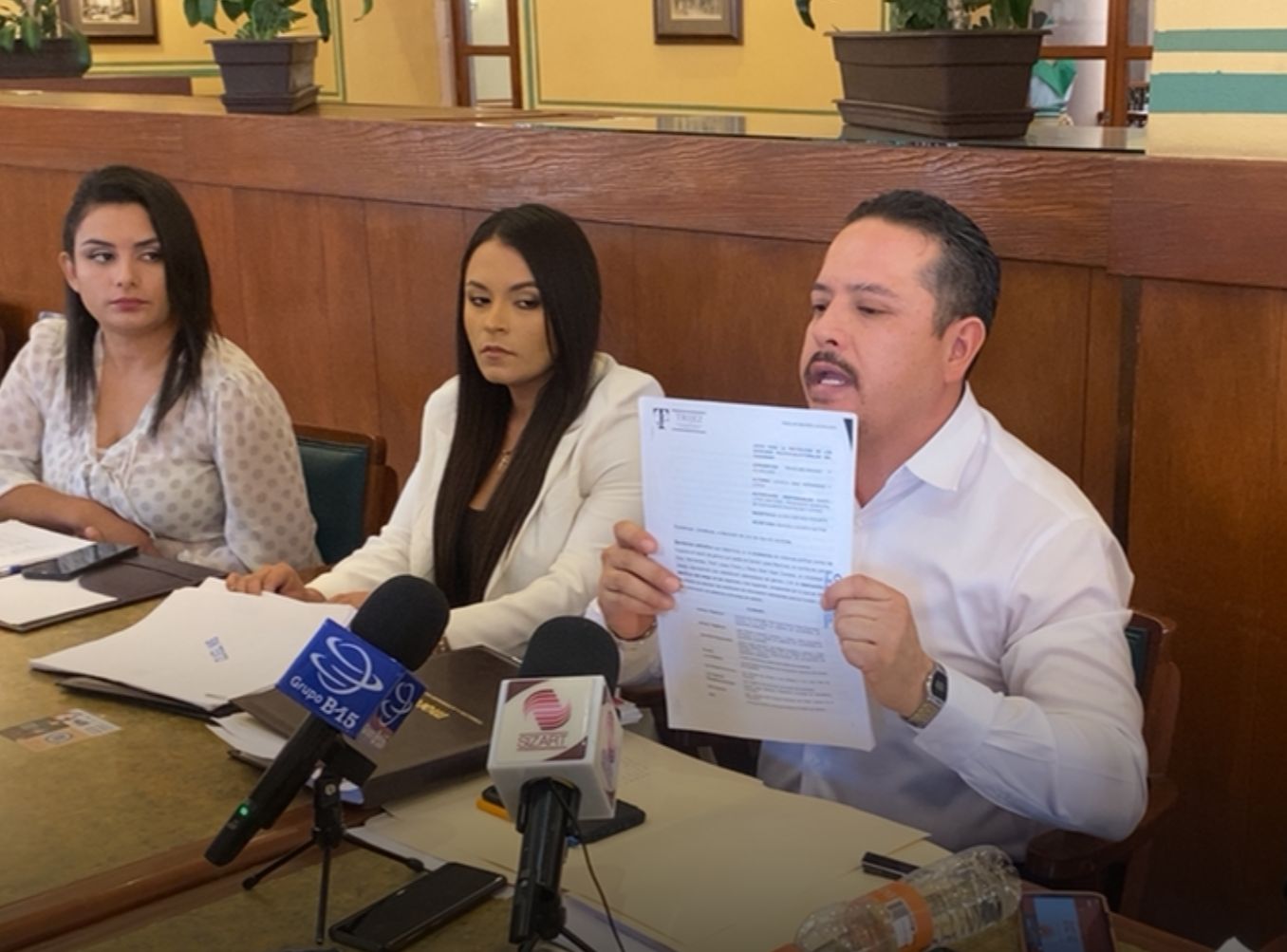 Denuncian corrupción y violencia política de género del alcalde de Ojocaliente