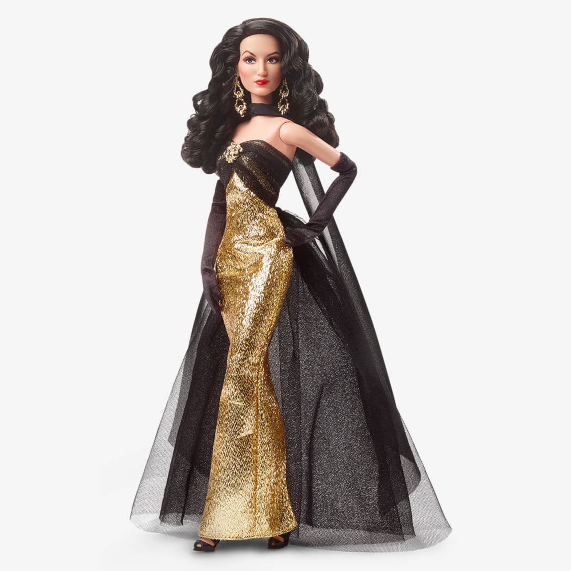 Honran a María Félix con una muñeca Barbie
