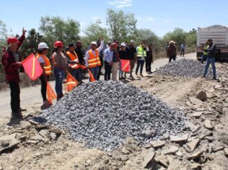 Construyen carretera a La Vaquita
