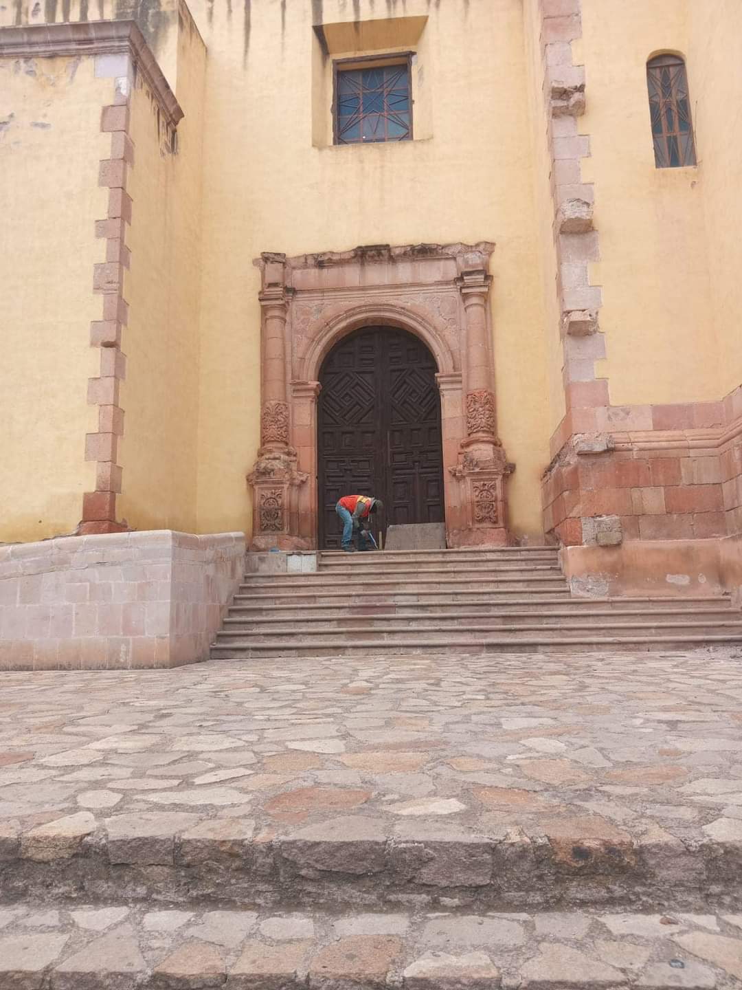Rehabilitan iluminación escénica en la parroquia de Santo Domingo de Guzmán 