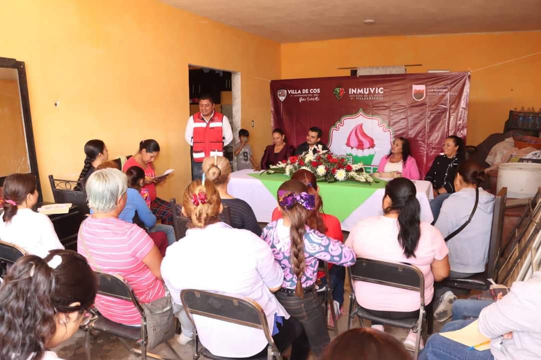 Enseñan repostería a mujeres de El Rucio