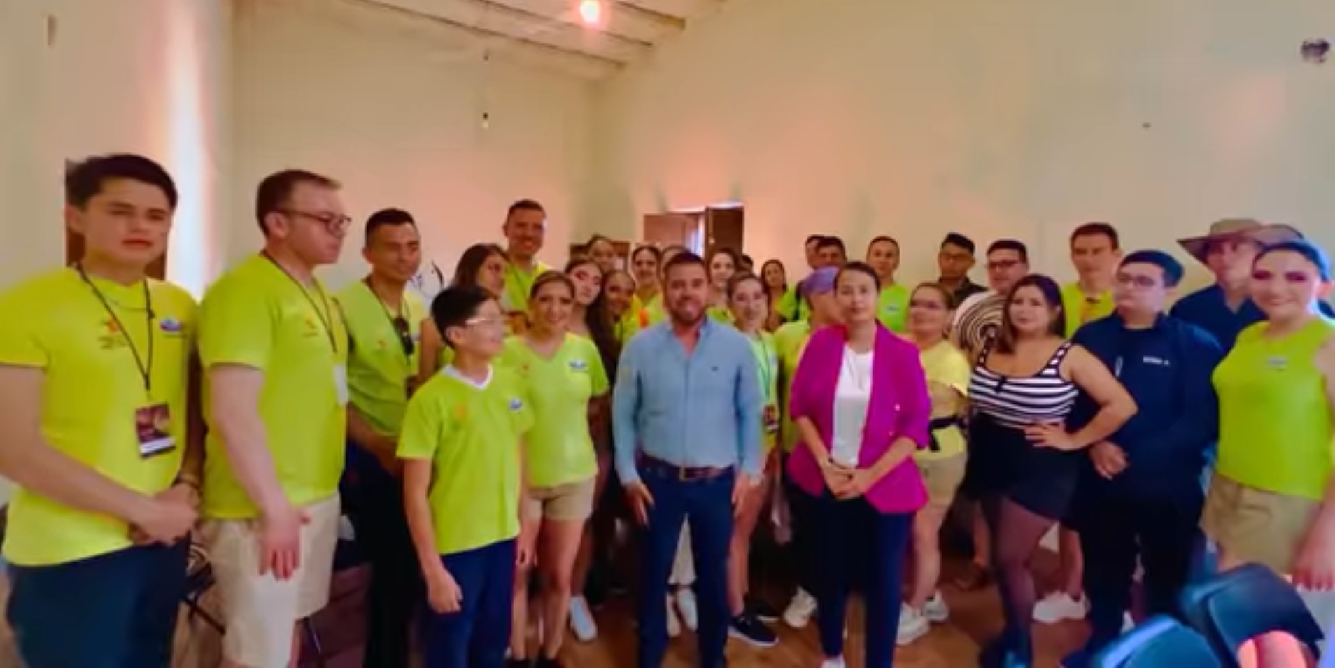 Se presenta Colombia en Pinos