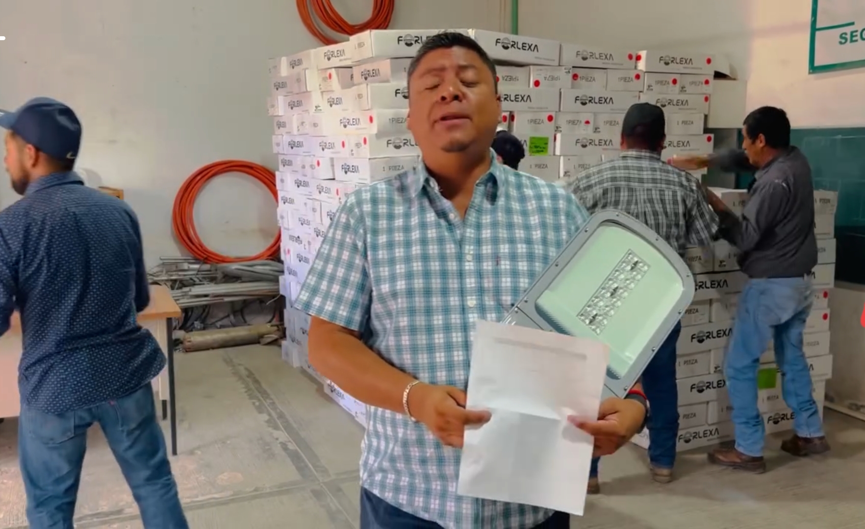 Llegan 700 luminarias a Villa de Cos