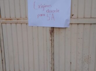 Exigen docente en primaria de Tacoaleche; toman la escuela 