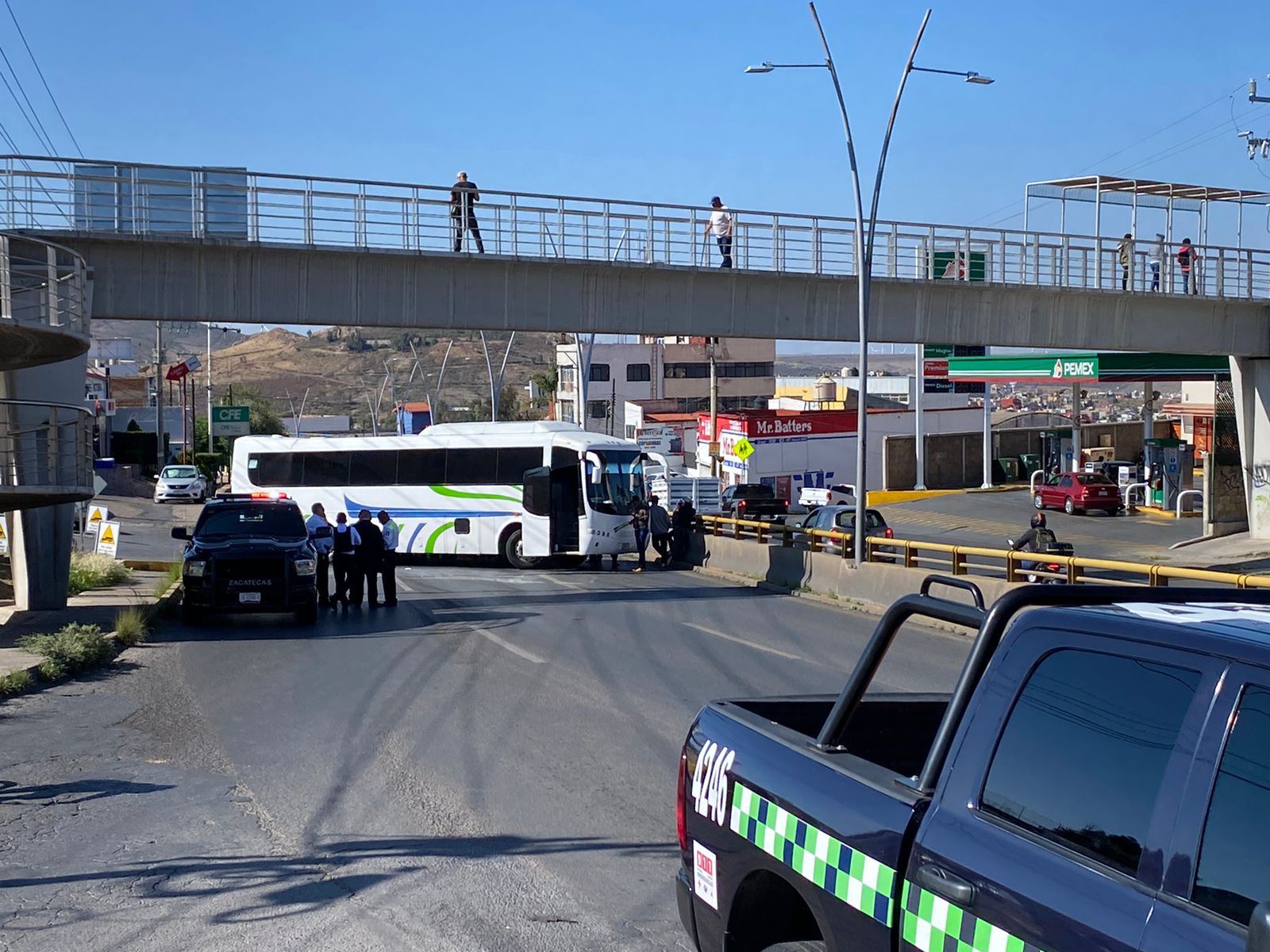Campesinos bloquean bulevar para exigir a autoridades se cumplan acuerdos