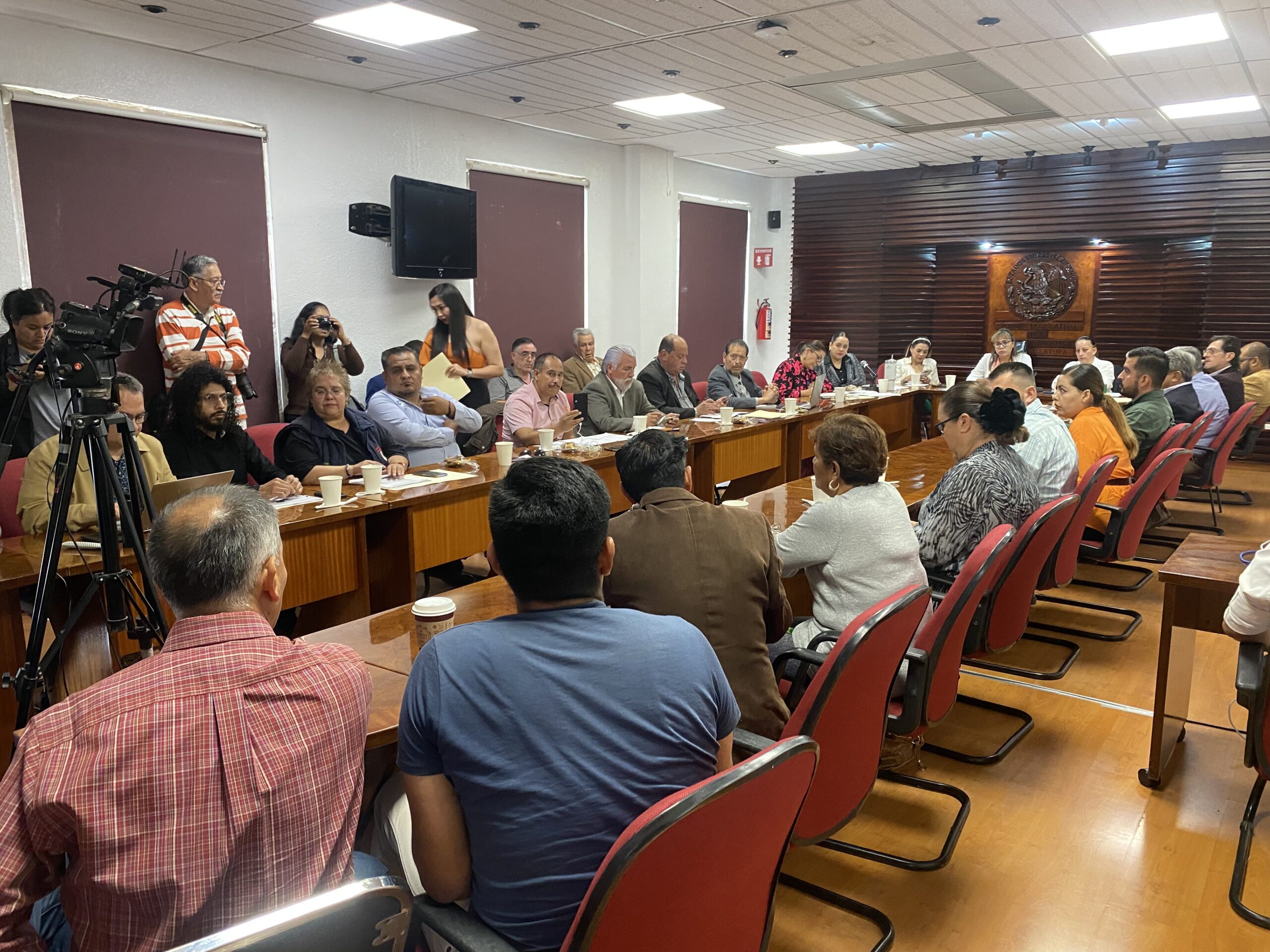 Frenan taurinos y galleros reforma sobre protección animal