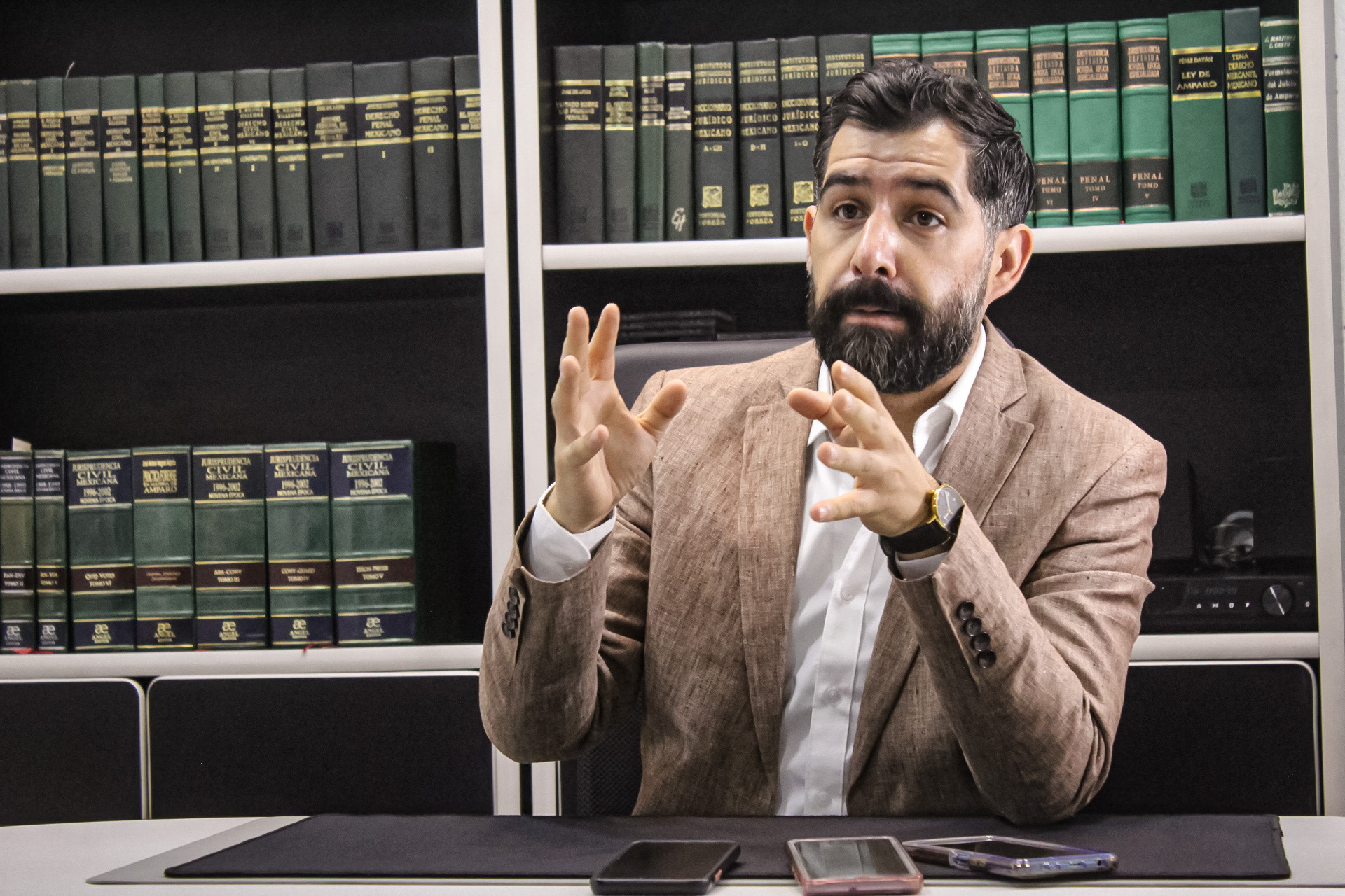 Busca Colecna reunión con Reyes Mugüerza