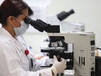 Cofepris promueve modificación a NOM para facilitar entrada a México de medicamentos biotecnológicos