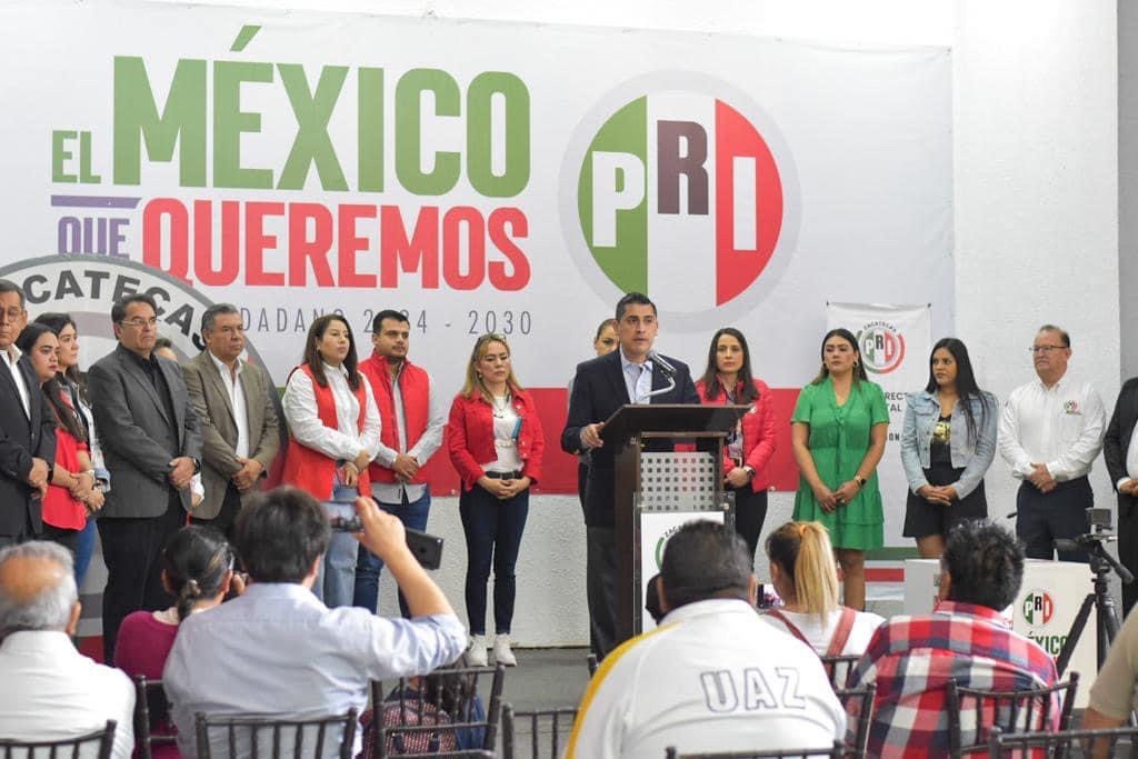 Exige el PRI posponer entrega de libros de texto gratuitos