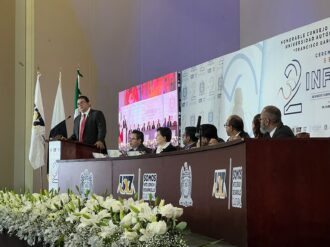 Defiende rector su labor durante su informe de labores