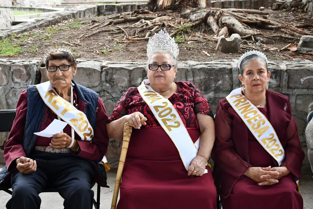 Tienen en San Mateo nuevos reyes de la tercera edad
