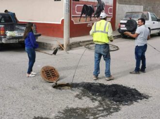 Rehabilitan drenaje en Juan Aldama 