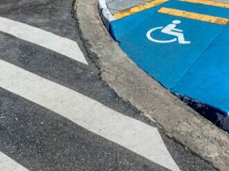 Faltan rampas para personas con discapacidad en el Centro Histórico