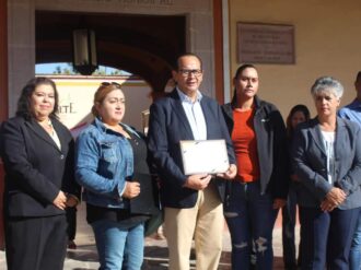 Reconocen a Alan Murillo por la regularización de predios 
