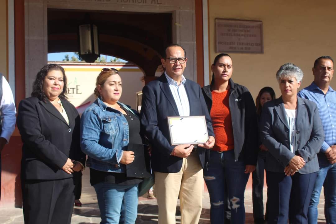 Reconocen a Alan Murillo por la regularización de predios 