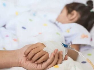 Proponen en el Senado permisos de ausencia laboral con goce de sueldo para trabajadoras que cuiden a hijos enfermos