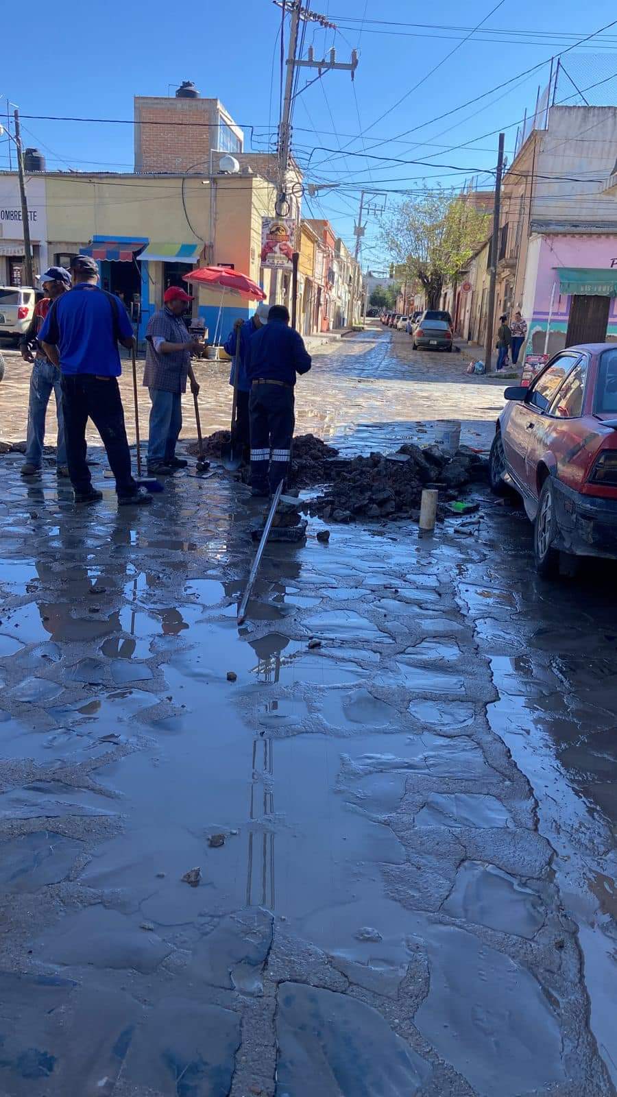Reparan mega fuga de agua potable 