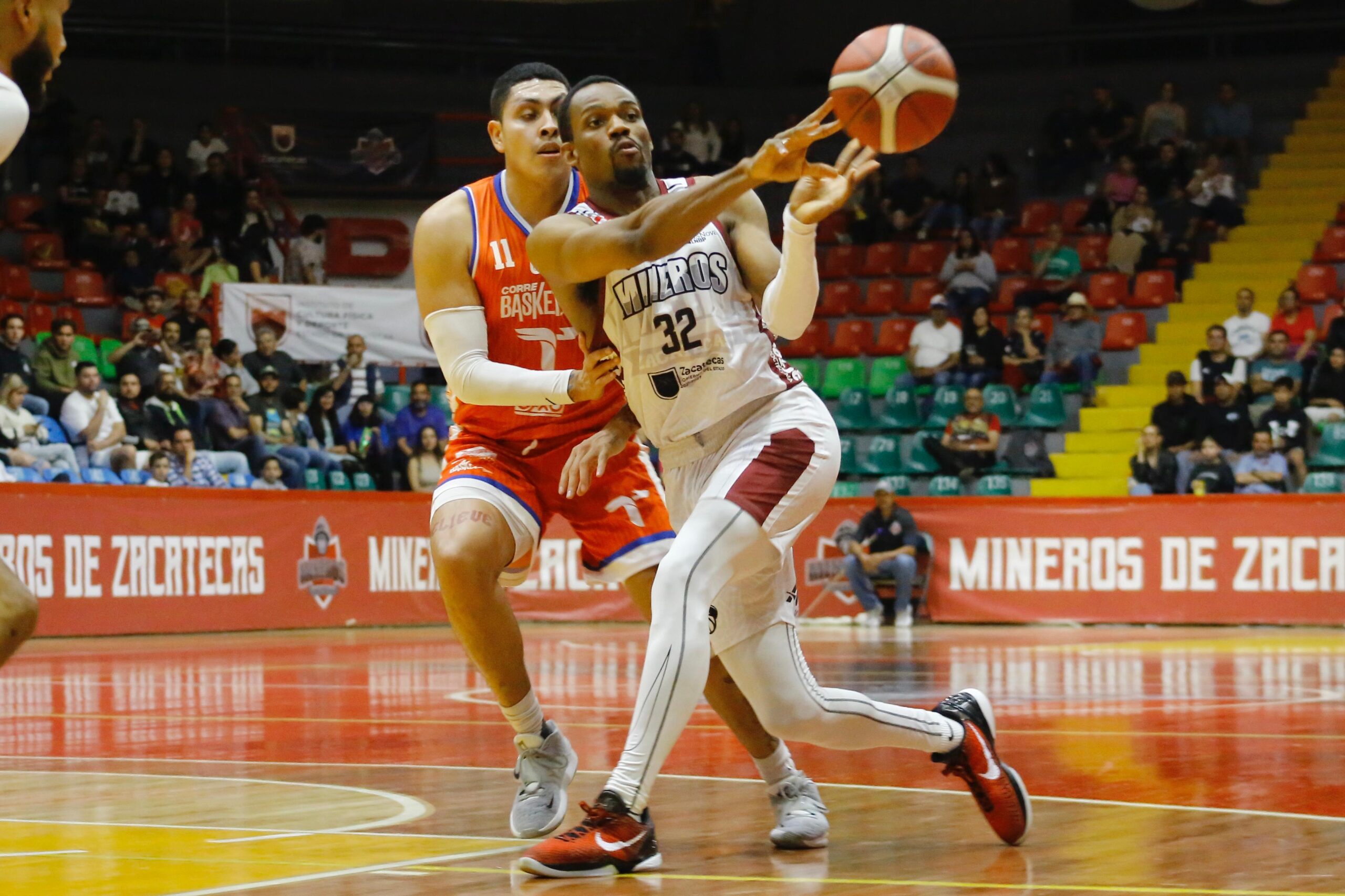 Mineros se lleva la serie ante los Correcaminos
