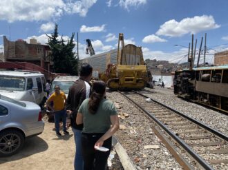 Los Lara, en vilo tras el choque del tren con su vivienda