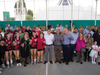 Entrega Jorge Miranda cancha en la colonia Felipe Ángeles 