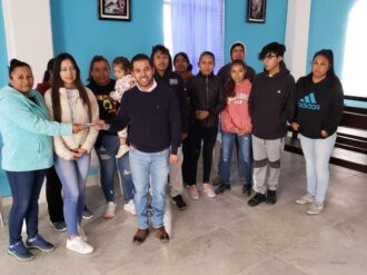 Refrenda Omar Téllez su apoyo a la educación 