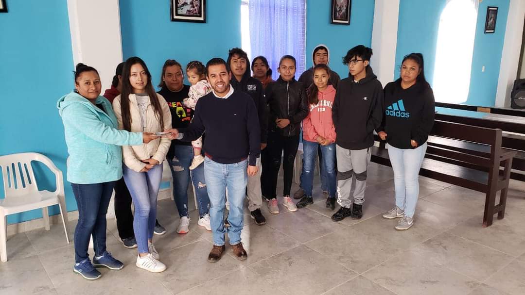 Refrenda Omar Téllez su apoyo a la educación 