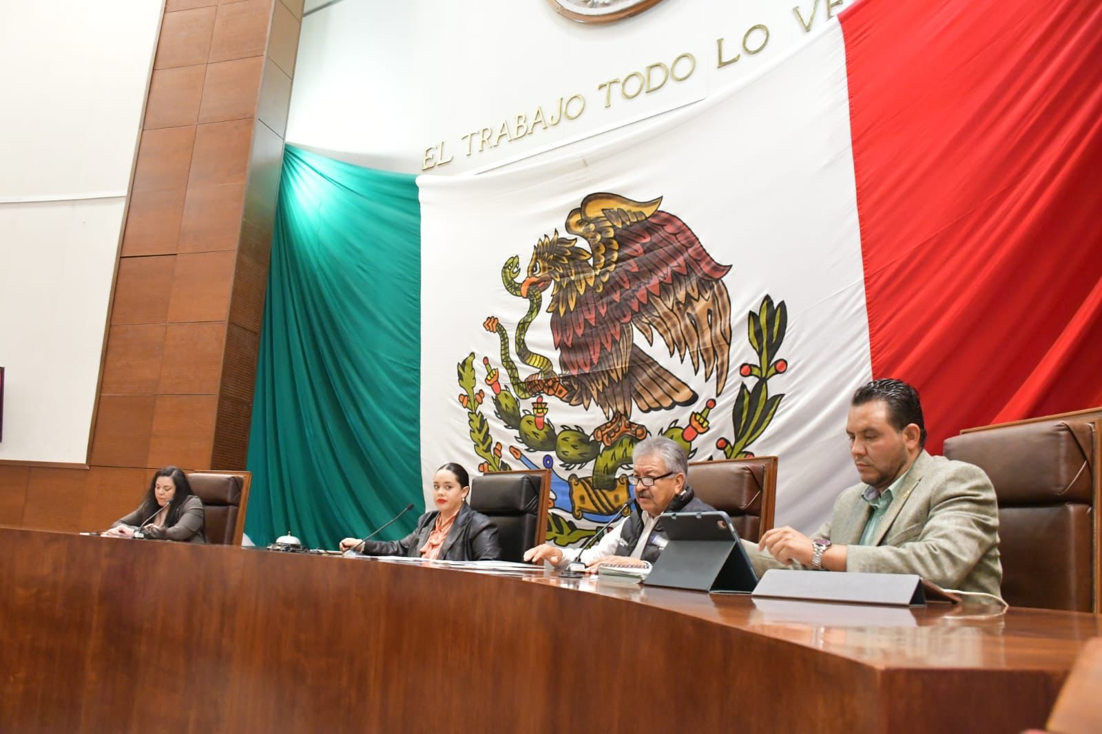 Comparece Jesús Padilla en medio de crisis del campo; le tunden diputados