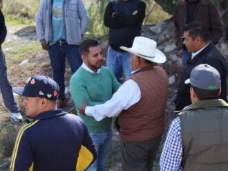 Omar Téllez entrega obras en El Refugio de los Ortiz 