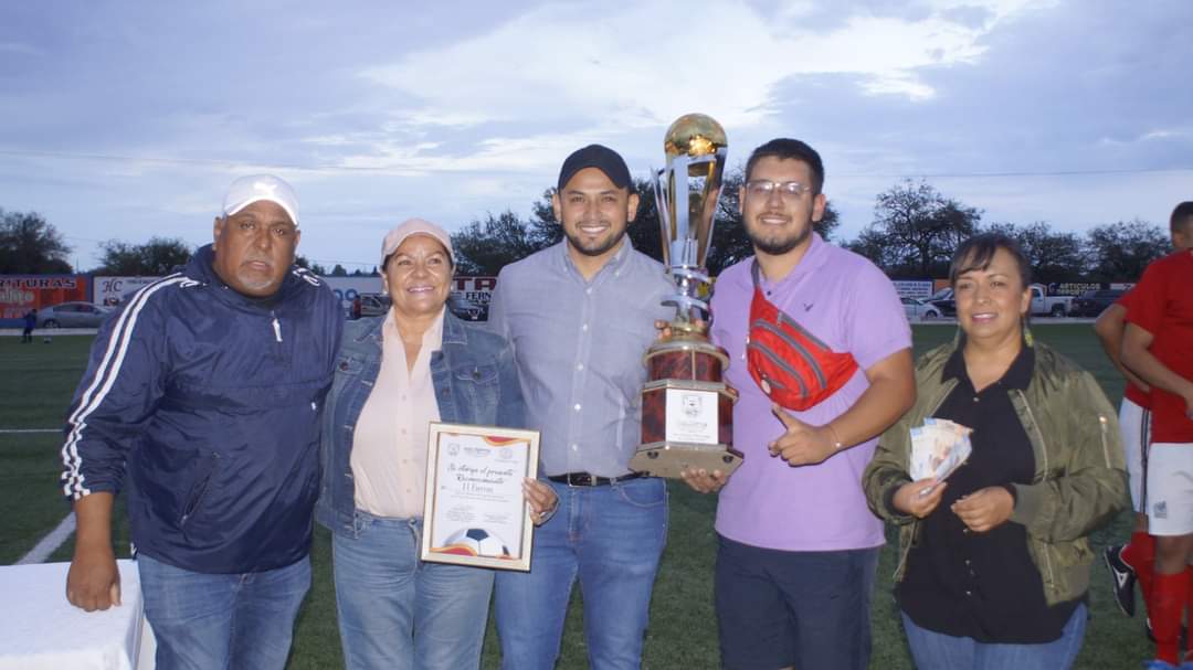 Premia Hassan Garduño a finalistas del Torneo Municipal de Futbol
