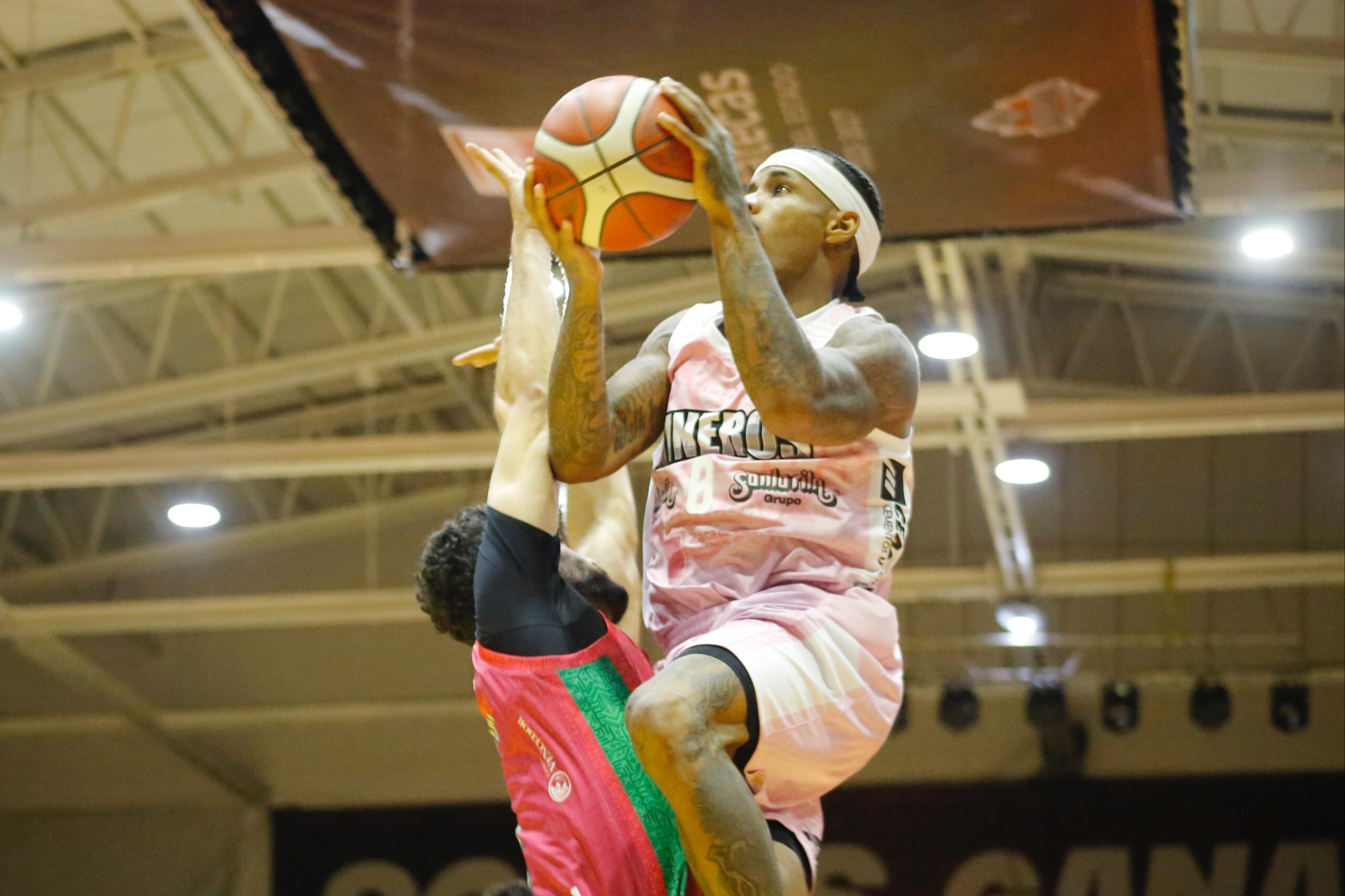 Vibra el Marcelino González con la victoria de Mineros 