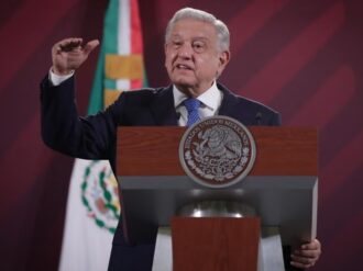 AMLO se reúne en Palacio Nacional con funcionarios de EU para tratar migración y combate al fentanilo