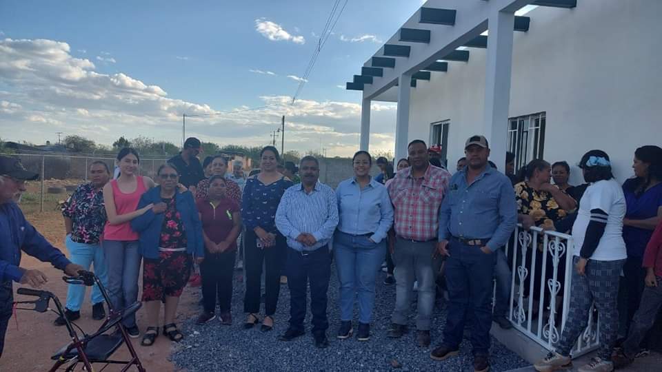 Entrega Juan Rodríguez rehabilitación de Casa de Salud 
