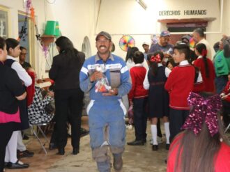 Reconocen estudiantes a trabajadores de PC, Limpia y Agua Potable 