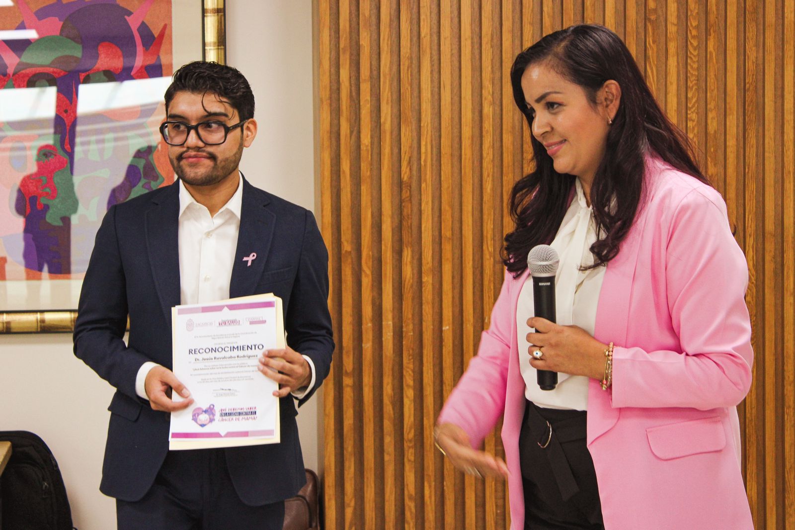 Concientizan sobre la lucha contra el cáncer de mama 