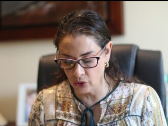 Invitan a participar en eventos con causa: subasta de arte y noche retro