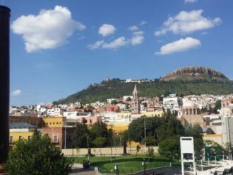 Reabren estacionamiento de la Bicentenario 