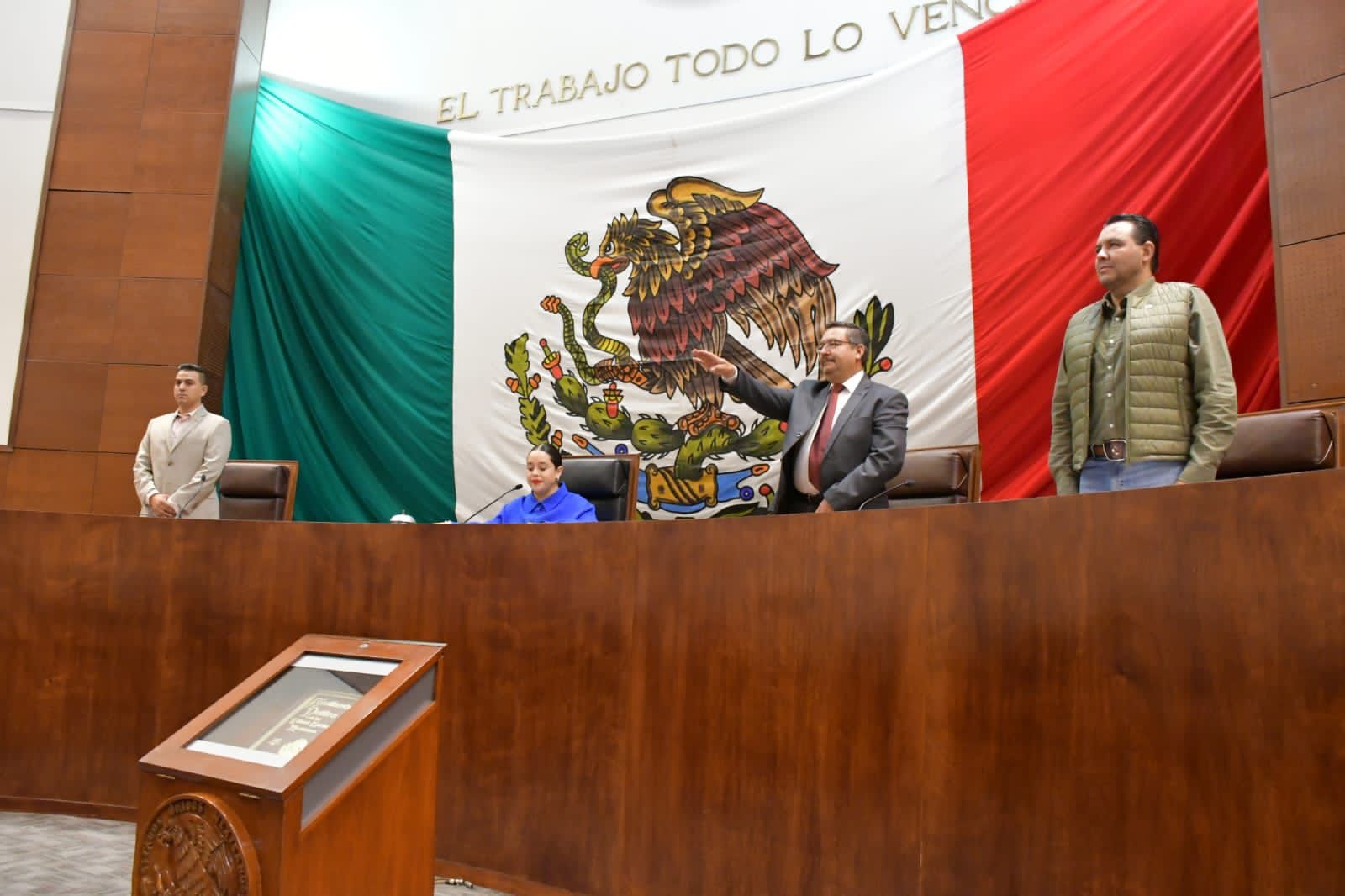 Tildan de mentiroso a Pinedo Barrios
